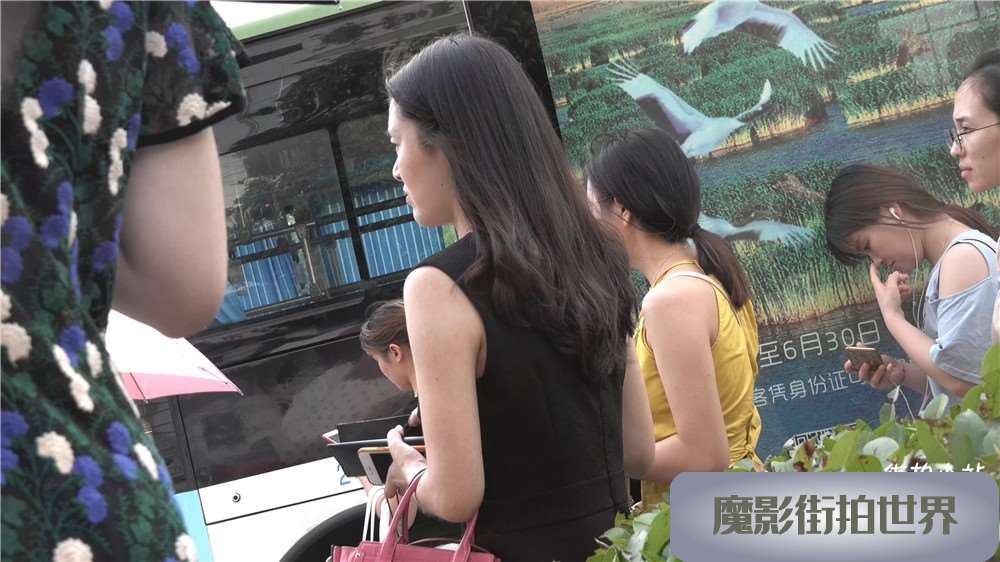 街拍凉高跟玉足美眉 [3.05 GB/avi]