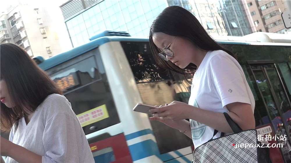 一箭双雕，哪个更诱人？[1.36 GB/avi]