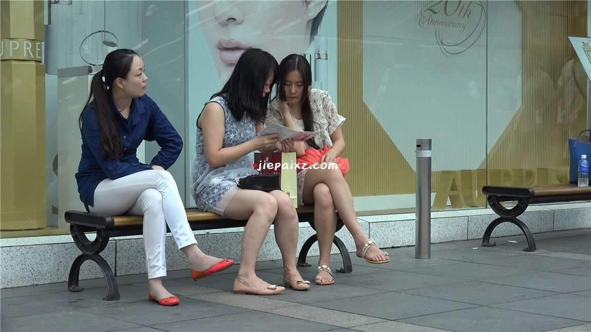4K - 女孩的一双精致美足 [1.75 GB/MP4]