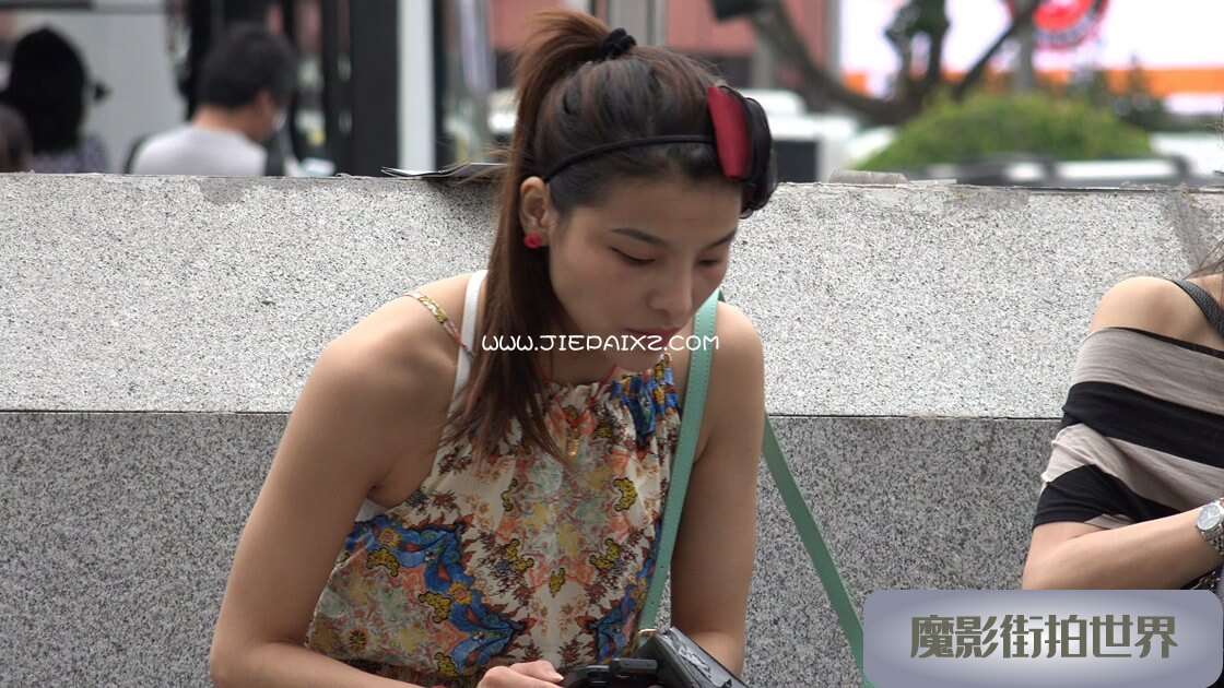 4K - 爱自拍的骨感MM [1.16 GB/MP4]