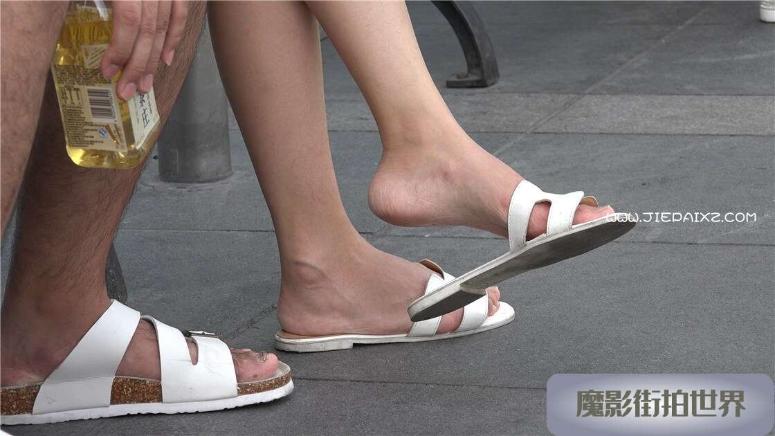 4K 一双被高跟鞋伤过的美足 [1.37 GB/MP4]