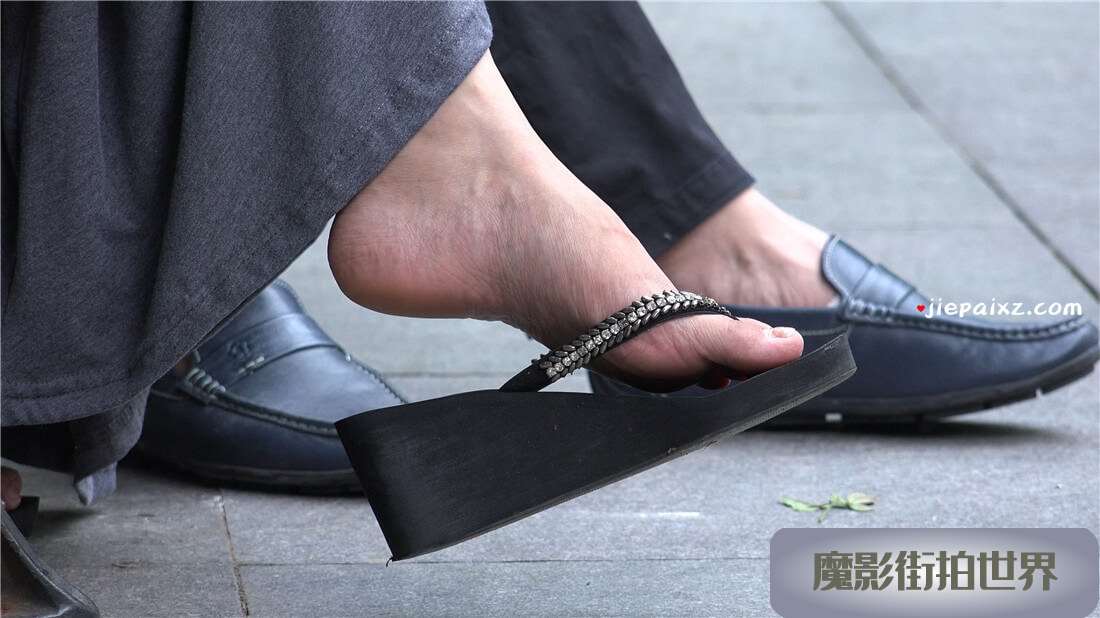 4k - 灰色裹身裙丰满女人 [1.81 GB/MP4]