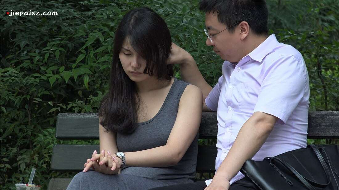 4k - 灰色裹身裙丰满女人 [1.81 GB/MP4]