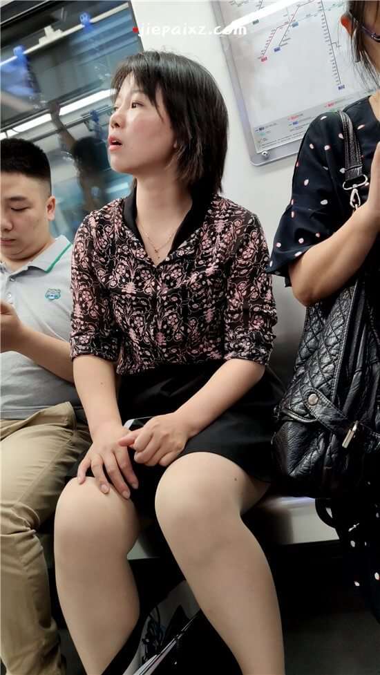 街拍丝袜少F