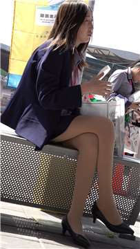 4K - 制服Ol肉丝袜美腿女子 [1.45 GB/MP4]