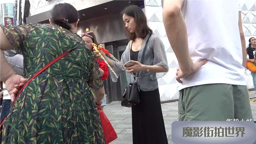 苗条，美足MM [1.31 GB/avi]