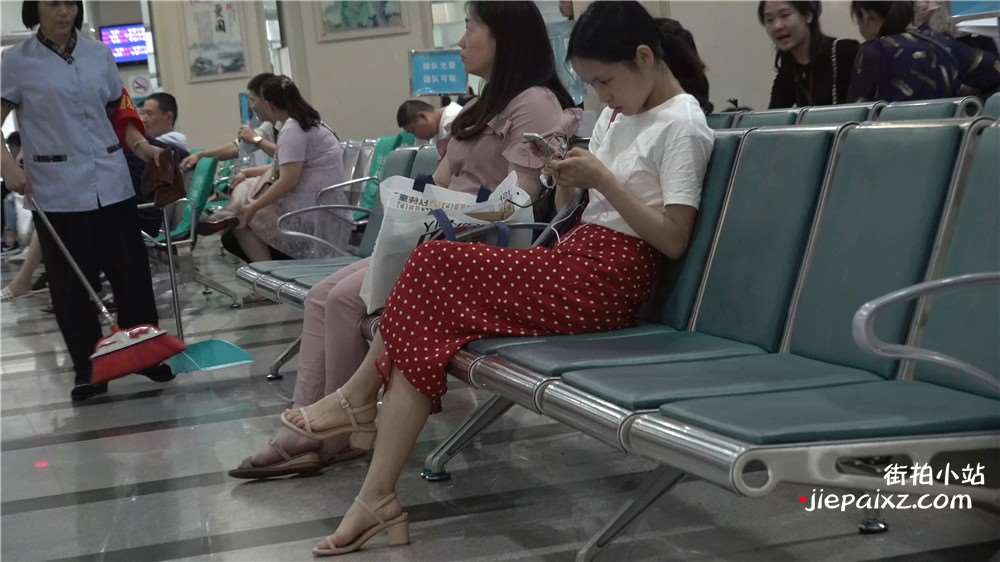 斑点长裙