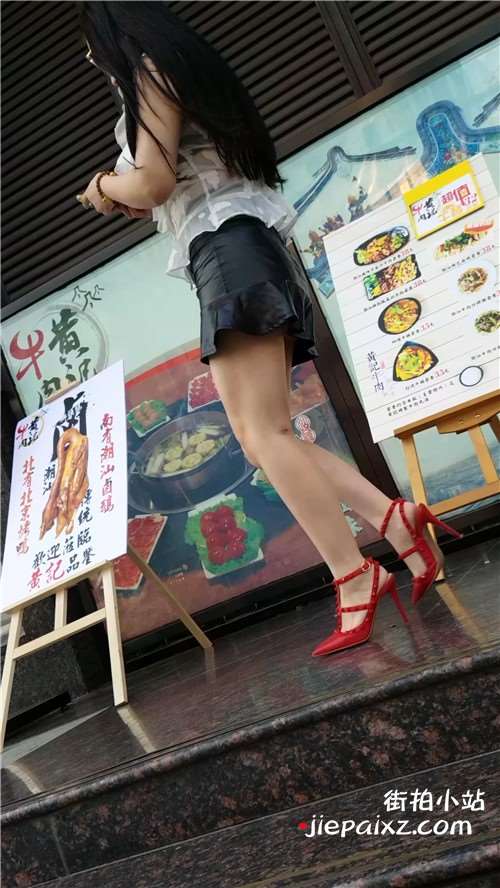 性感身材，短裙，红色高跟美女