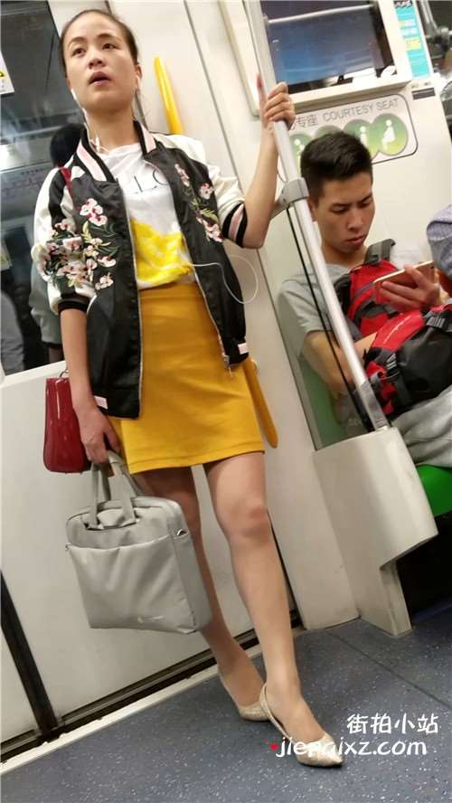 黄色短裙，丝袜，高跟高挑美女