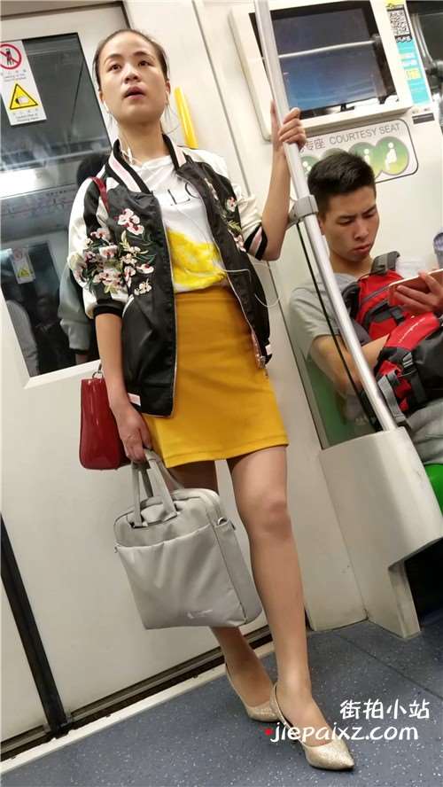 黄色短裙，丝袜，高跟高挑美女
