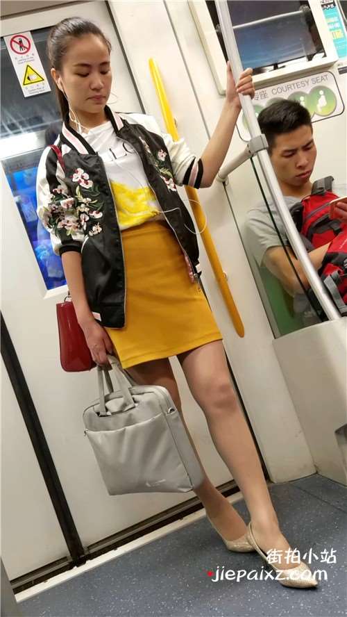 黄色短裙，丝袜，高跟高挑美女