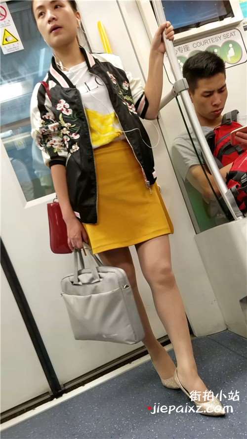 黄色短裙，丝袜，高跟高挑美女