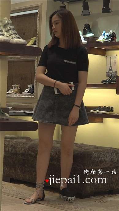 4k-妹子脚上的茧应该是被高跟磨出来的吧，好心疼。
