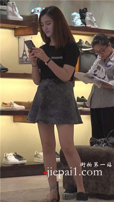 4k-妹子脚上的茧应该是被高跟磨出来的吧，好心疼。