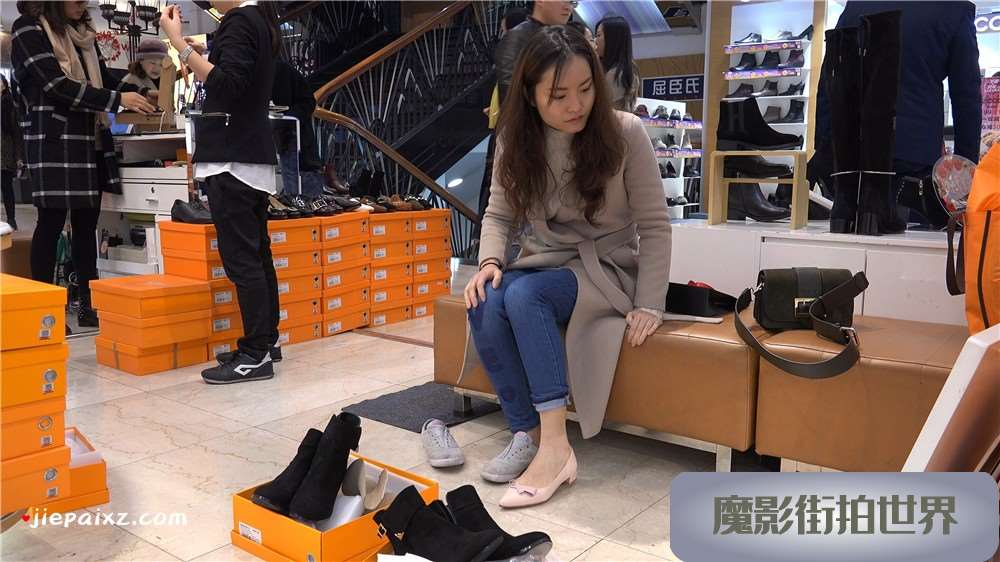 4K - 试鞋系列的紧身牛仔裤少F [1.65 GB/MP4]