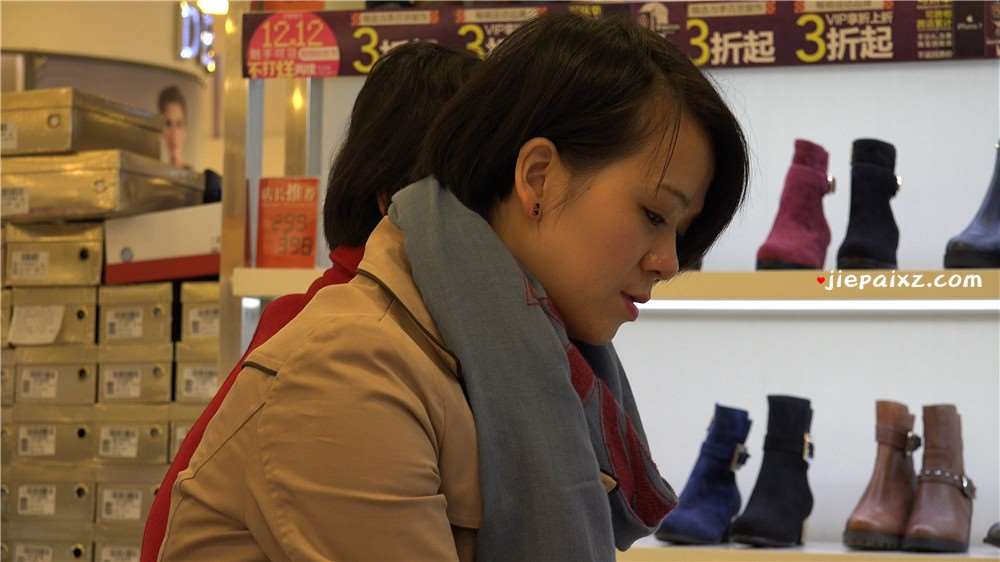 4K - 打开手机让店员找同款？[978 MB8/MP4]