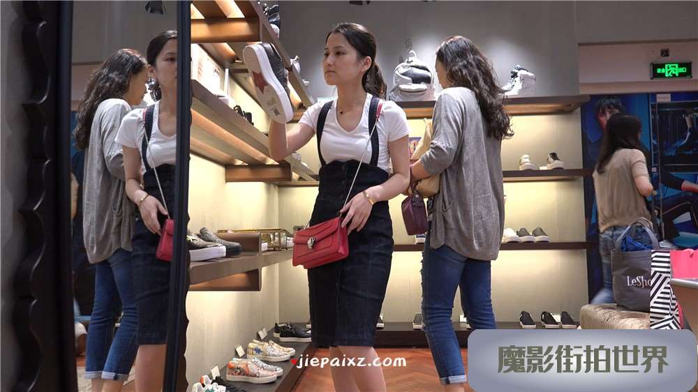 白嫩玉足少F有点平啊 [3.22 GB/MP4]