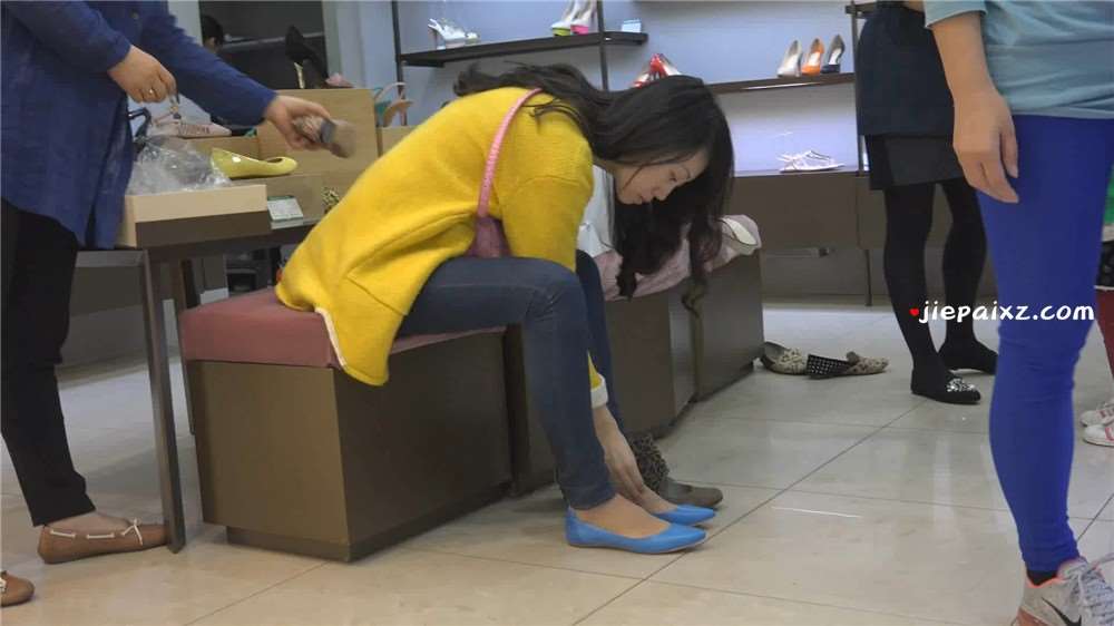 小清新紧身蓝牛肉丝美足小姐姐 [193 MB/WMV]