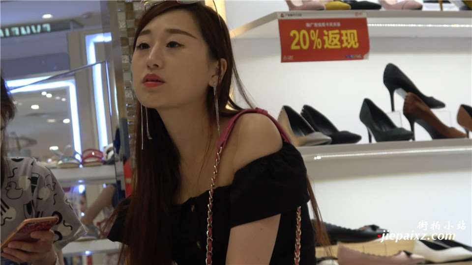 4K 超高颜值肉丝美足美女 [1.99 GB]