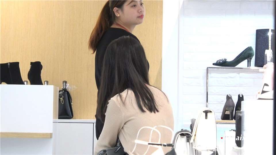 4K 鞋店试鞋的极品高颜值美女 [830 MB]