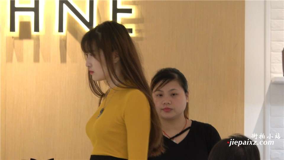 4K 鞋店试鞋的极品高颜值美女 [830 MB]