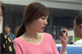 4K - 粉色美甲美丽少女 [2.78 GB/MP4]