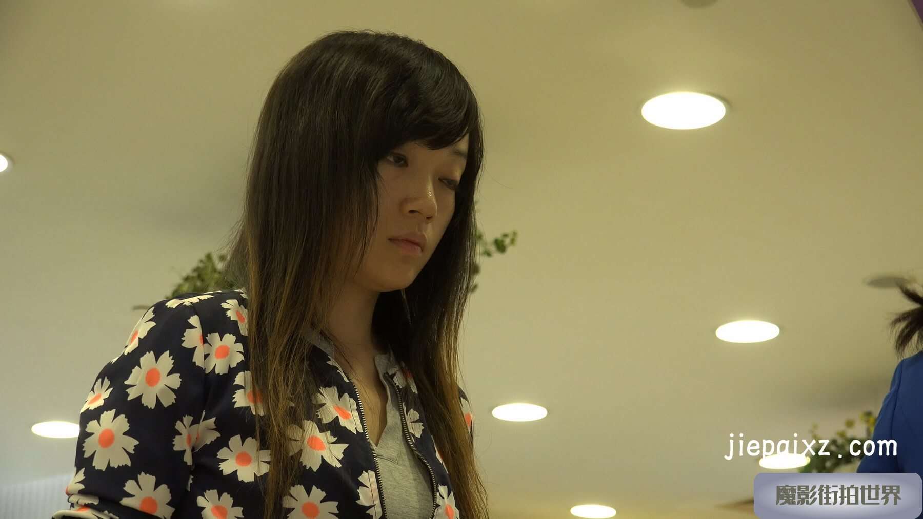 4K - 节俭的妹子 [1.43 GB/MP4]
