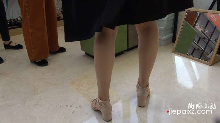 4k超清，鞋柜拍摄试鞋的气质漂亮美女