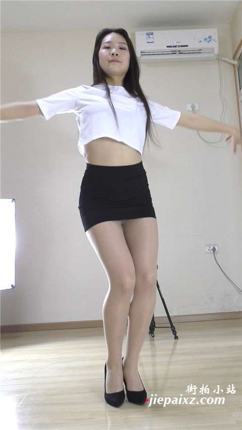 优尚舞姿短裙丝袜美女正面模拍 [372 MB]