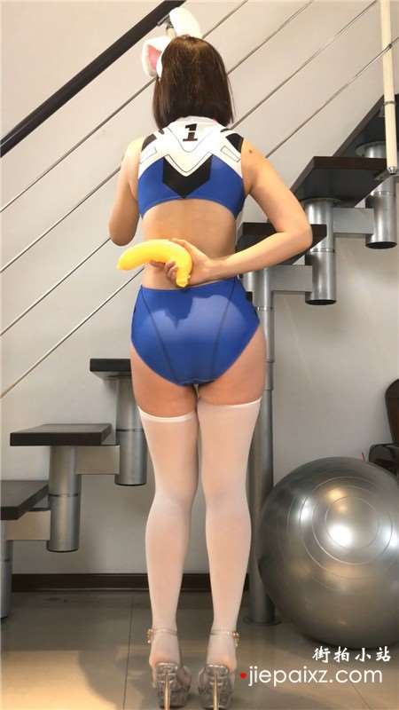 超近短衣短裤长筒丝袜美女热舞 [243 MB]