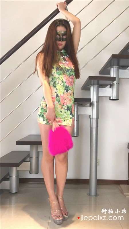 秀工作室心心紧身碎花旗袍表演 [406 MB]