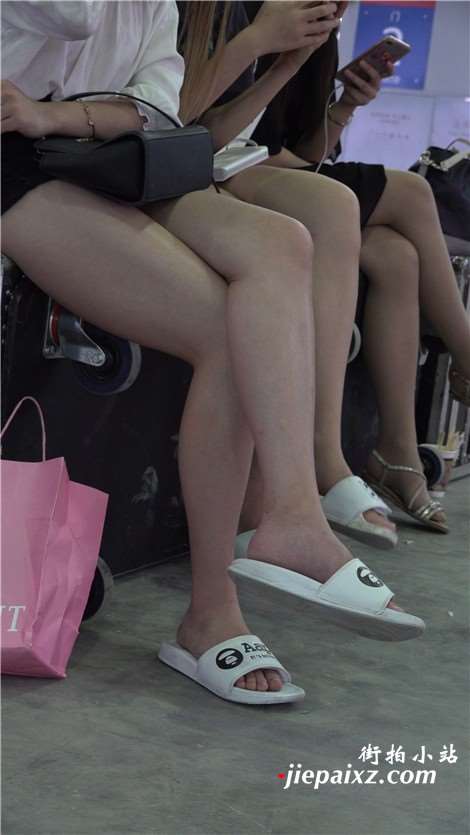 2018CJ小清新嫩腿showgirl少女 [760 MB]