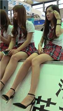 长腿清纯小萝莉美少女。