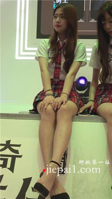 制服小清新楚楚动人的美腿少女。
