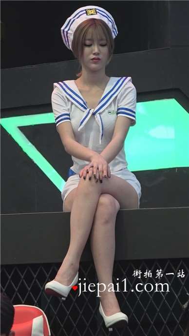 超级甜美天生丽质的小清新制服美少女。