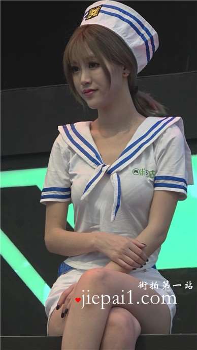 超级甜美天生丽质的小清新制服美少女。