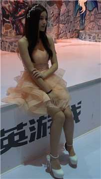 超级甜美萝莉公主裙丰满小美女。