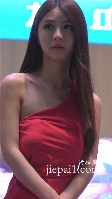 红裙小清新甜美可爱小美女。
