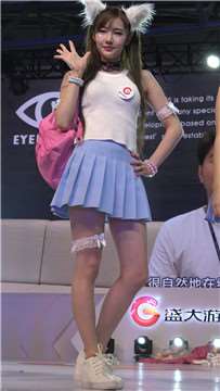 极品小清新蓝色小短裙可爱萌妹子。