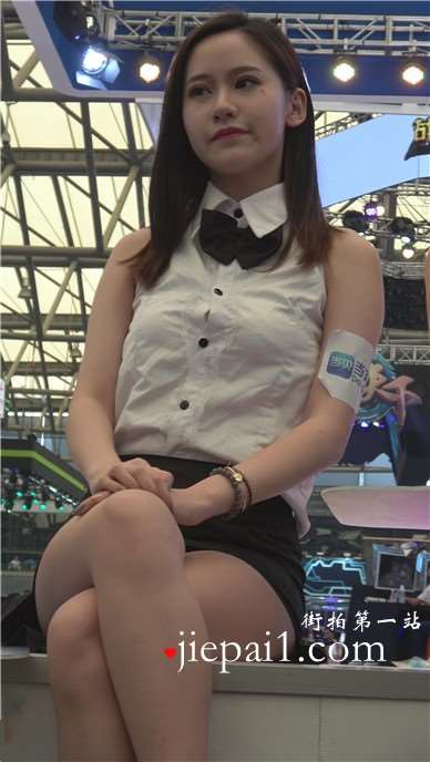4k-美腿性感小清新人字拖清纯萌妹子。