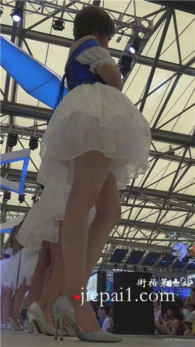 4k-白色公主裙美腿showgirl美女