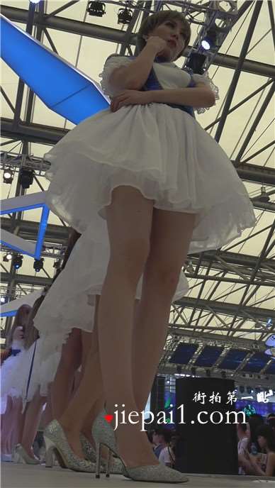 4k-白色公主裙美腿showgirl美女