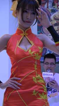 清新小可爱旗袍小美女，太甜美了。