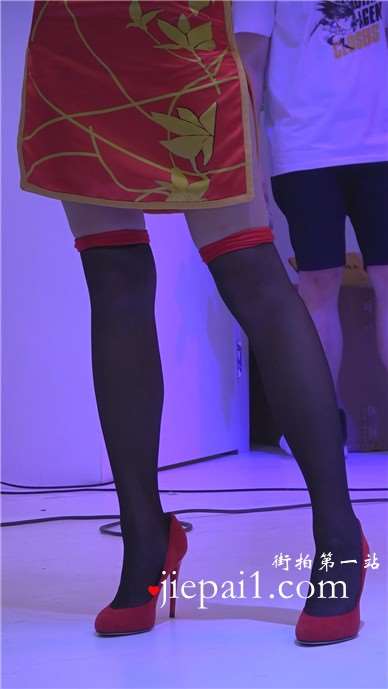 清新小可爱旗袍小美女，太甜美了。