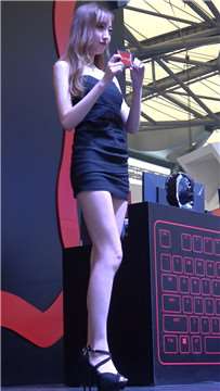 逆天长腿高跟鞋包臀美裙美女模特两枚。