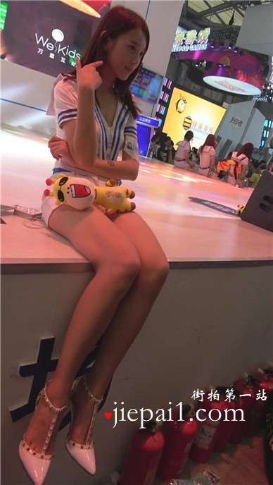 甜美小清新可爱萌妹子。