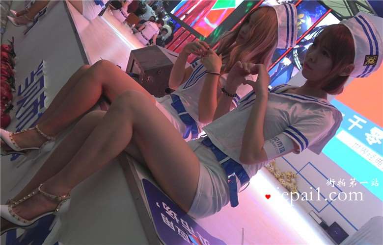 超级可爱小清新颜值爆表的清纯制服美少女。