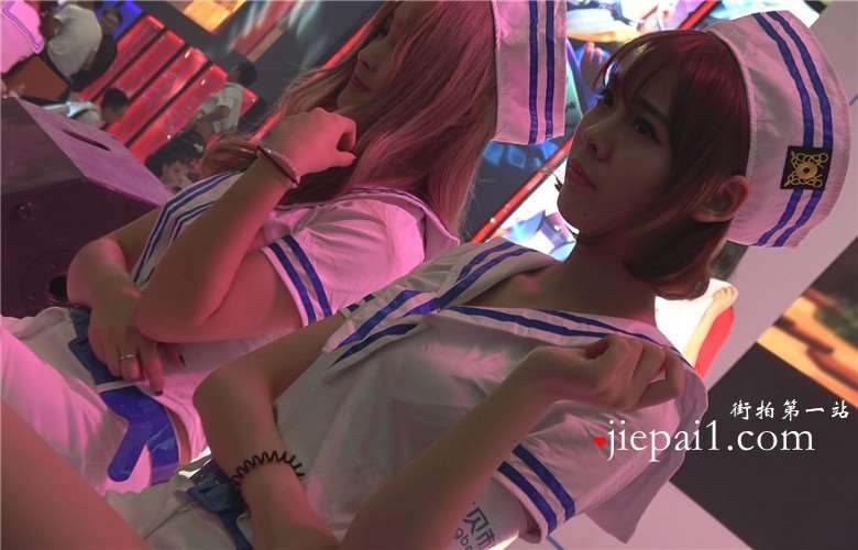 超级可爱小清新颜值爆表的清纯制服美少女。