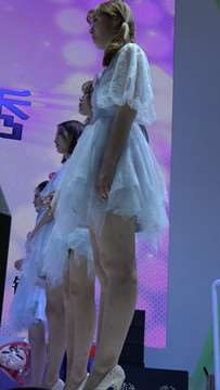 清纯白色公主裙showgirl美眉们