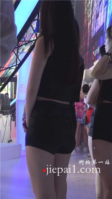 舞台上的圆臀美腿女神姐姐。
